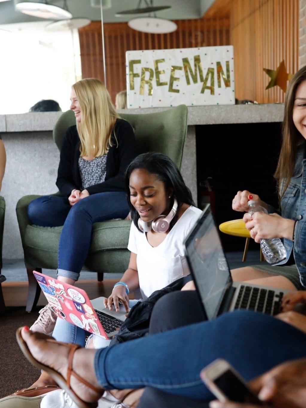 Students hanging out in Freeman living room.