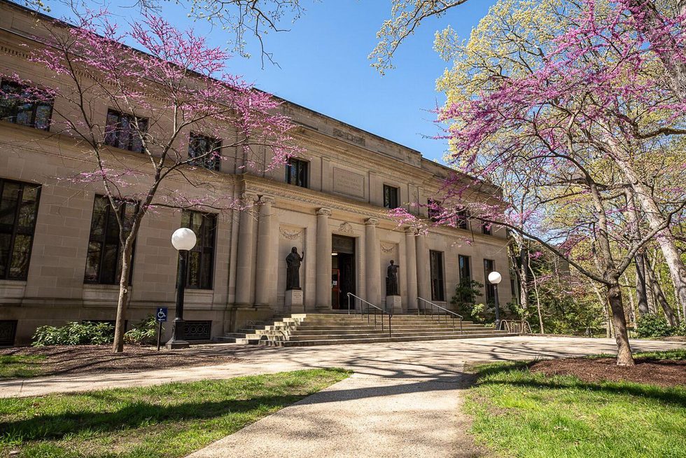 Wellesley - Library & Technology Services