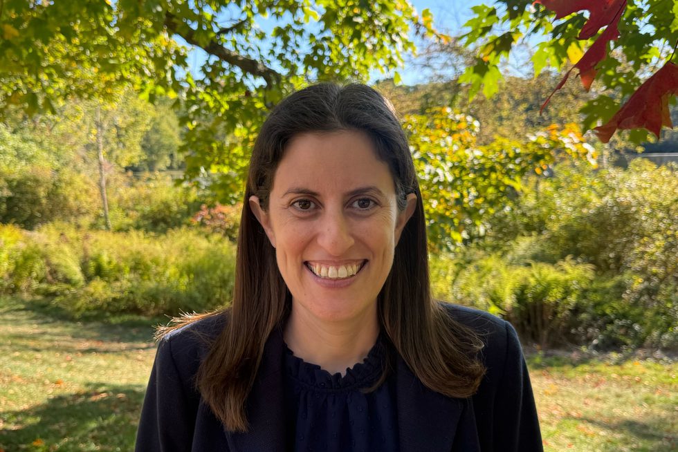 Headshot of Rebecca Simons.