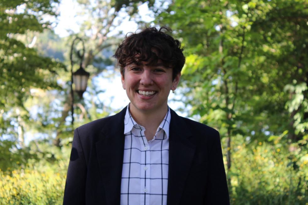 Headshot of Jenna Hill.