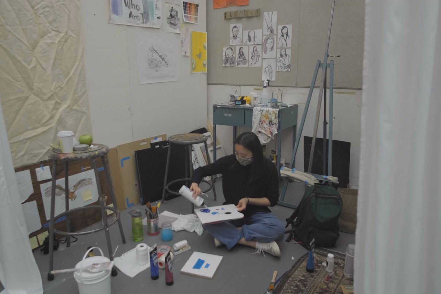 Anna Gefke working in her art studio