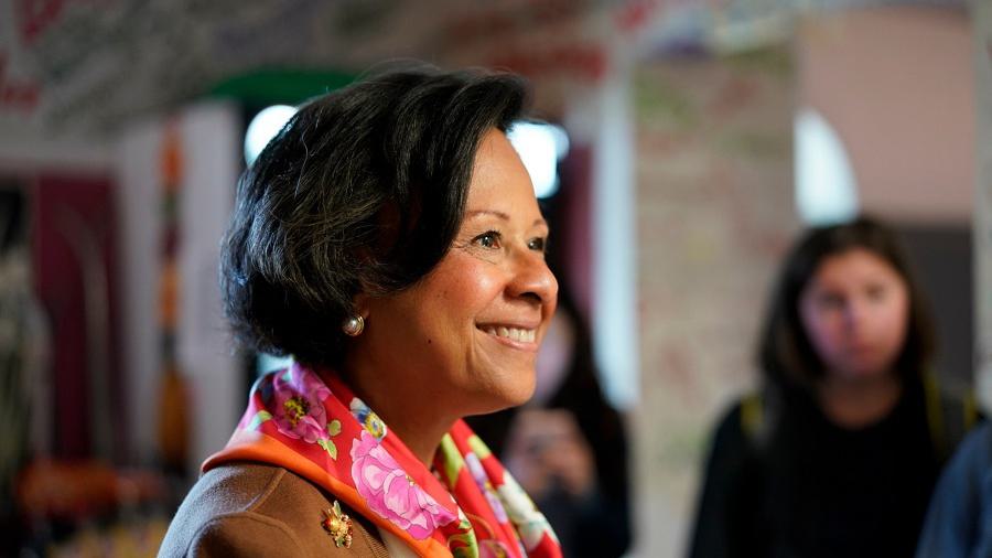 Wellesley College's 14th President, Paula A. Johnson orders a sandwich in the student-run cafe, El Table