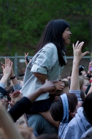 A mass of Wellesley College students enjoy a spring concert outside