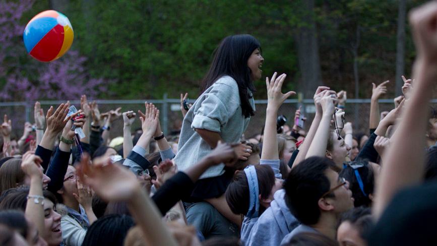 A mass of Wellesley College students enjoy a spring concert outside